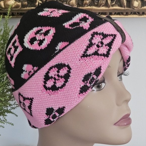 Louis Vuitton Pink Black Wool 3D Monogram Beanie NWT - Picture 12 of 17